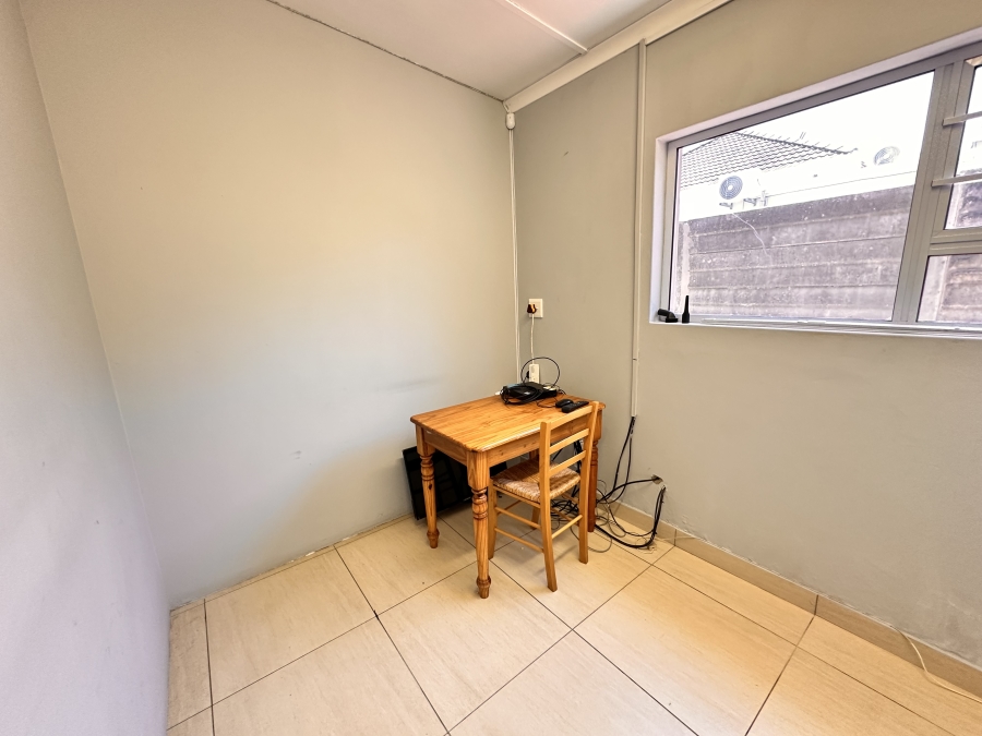 To Let Commercial Property for Rent in Beacon Bay Eastern Cape